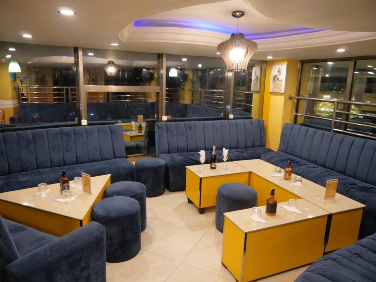 Marriot Metropolitan Hotel Douala Eksteriør billede